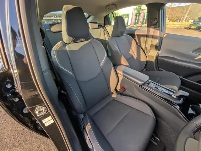 トヨタ プリウス G 福井県 2024(令6)年 2.9万km アティチュードブラックマイカ 純正メモリナビ/AM/FM/フルセグ/BT/USB/Miracast/バックカメラ/全車速追従機能付クルーズコントロール/コーナーセンサー/BSM/衝突被害軽減システム/パーキングアシスト/レーンキープアシスト/横滑り防止装置/盗難防止装置/ビルトインETC2.0/シートヒーター/１００V充電/SOSボタン/純正フロアマット/LEDヘッドライト/オートホールド/純正19インチAW/スマートキー