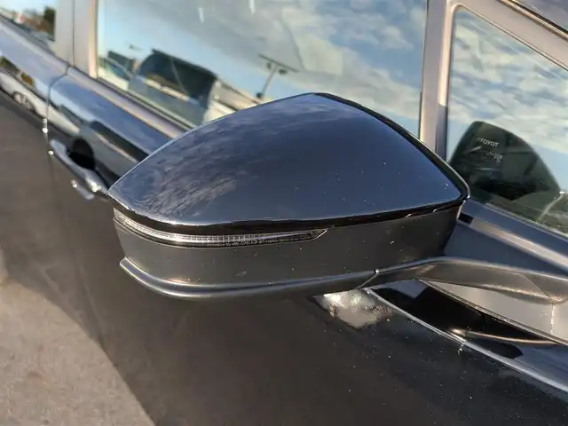 トヨタ プリウス G 福井県 2024(令6)年 2.9万km アティチュードブラックマイカ 純正メモリナビ/AM/FM/フルセグ/BT/USB/Miracast/バックカメラ/全車速追従機能付クルーズコントロール/コーナーセンサー/BSM/衝突被害軽減システム/パーキングアシスト/レーンキープアシスト/横滑り防止装置/盗難防止装置/ビルトインETC2.0/シートヒーター/１００V充電/SOSボタン/純正フロアマット/LEDヘッドライト/オートホールド/純正19インチAW/スマートキー