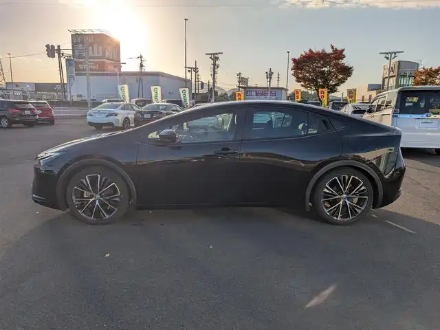 トヨタ プリウス G 福井県 2024(令6)年 2.9万km アティチュードブラックマイカ 純正メモリナビ/AM/FM/フルセグ/BT/USB/Miracast/バックカメラ/全車速追従機能付クルーズコントロール/コーナーセンサー/BSM/衝突被害軽減システム/パーキングアシスト/レーンキープアシスト/横滑り防止装置/盗難防止装置/ビルトインETC2.0/シートヒーター/１００V充電/SOSボタン/純正フロアマット/LEDヘッドライト/オートホールド/純正19インチAW/スマートキー