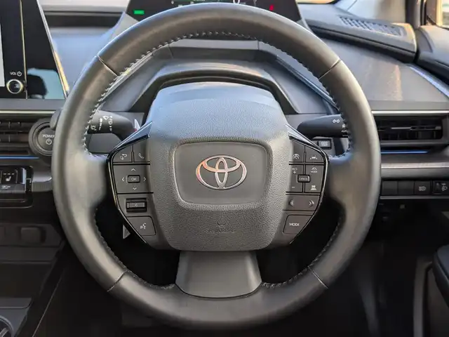 トヨタ プリウス G 福井県 2024(令6)年 2.9万km アティチュードブラックマイカ 純正メモリナビ/AM/FM/フルセグ/BT/USB/Miracast/バックカメラ/全車速追従機能付クルーズコントロール/コーナーセンサー/BSM/衝突被害軽減システム/パーキングアシスト/レーンキープアシスト/横滑り防止装置/盗難防止装置/ビルトインETC2.0/シートヒーター/１００V充電/SOSボタン/純正フロアマット/LEDヘッドライト/オートホールド/純正19インチAW/スマートキー