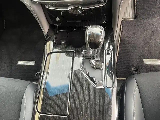 トヨタ クラウン ハイブリッド アスリートSJ-フロンティアLTD 茨城県 2018(平30)年 8.9万km プレシャスシルバー 純正ナビ(AM/FM/BT/フルセグ/USB)/レーダークルーズコントロール/プリクラッシュセーフティ/前後ドライブレコーダー(TZ-DR212/車線逸脱警報機能/レーンディパーチャーアラート/クリアランスソナー/横滑り防止機能/走行モード変更機能/シートヒーター/ステアリングヒーター/オートライト/オートハイビーム/リアサンシェード/LEDヘッドライト/ビルトインETC/純正フロアマット/アルミペダル/コーナーセンサー/バニティランプ/電動格納ミラー