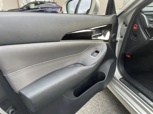 トヨタ クラウン ハイブリッド アスリートSJ-フロンティアLTD 茨城県 2018(平30)年 8.9万km プレシャスシルバー 純正ナビ(AM/FM/BT/フルセグ/USB)/レーダークルーズコントロール/プリクラッシュセーフティ/前後ドライブレコーダー(TZ-DR212/車線逸脱警報機能/レーンディパーチャーアラート/クリアランスソナー/横滑り防止機能/走行モード変更機能/シートヒーター/ステアリングヒーター/オートライト/オートハイビーム/リアサンシェード/LEDヘッドライト/ビルトインETC/純正フロアマット/アルミペダル/コーナーセンサー/バニティランプ/電動格納ミラー