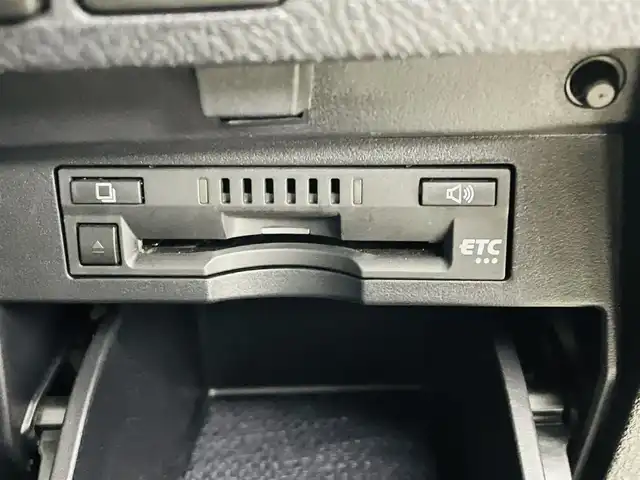 トヨタ アルファード S Cパッケージ 福島県 2020(令2)年 6万km ホワイトパールクリスタルシャイン トヨタセーフティーセンス/・衝突軽減ブレーキ/・レーンディパーチャーアラート/・レーダークルーズコントロール/・道路標識認識/・発進遅れ告知機能/純正12.1型フリップダウンモニター（V12T-R68C）/純正メモリナビ/・フルセグTV（TVキャンセルあり）/・CD/DVDデッキ（グローブBOX）/・バックカメラ/・ビルトインETC/・AM.FM/・Bluetooth/・Miracast/・USB/・ステアリングスイッチ/両側パワースライドドア/パワーバックドア/LEDヘッドライト/・フォグランプ/・オートライト/・オートマチックハイビーム/レザーシート/・パワーシート（前席＋セカンドシート）/・シートヒーター（D＋N）/・エアシート（D＋N）/・シートメモリー/・電動オットマン/純正ホイール/純正フロアマット/ドアバイザー/前後ドライブレコーダー（DC-DR652）/WAAC/スマートキー/プッシュスタート