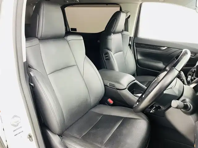 トヨタ アルファード S Cパッケージ 福島県 2020(令2)年 6万km ホワイトパールクリスタルシャイン トヨタセーフティーセンス/・衝突軽減ブレーキ/・レーンディパーチャーアラート/・レーダークルーズコントロール/・道路標識認識/・発進遅れ告知機能/純正12.1型フリップダウンモニター（V12T-R68C）/純正メモリナビ/・フルセグTV（TVキャンセルあり）/・CD/DVDデッキ（グローブBOX）/・バックカメラ/・ビルトインETC/・AM.FM/・Bluetooth/・Miracast/・USB/・ステアリングスイッチ/両側パワースライドドア/パワーバックドア/LEDヘッドライト/・フォグランプ/・オートライト/・オートマチックハイビーム/レザーシート/・パワーシート（前席＋セカンドシート）/・シートヒーター（D＋N）/・エアシート（D＋N）/・シートメモリー/・電動オットマン/純正ホイール/純正フロアマット/ドアバイザー/前後ドライブレコーダー（DC-DR652）/WAAC/スマートキー/プッシュスタート