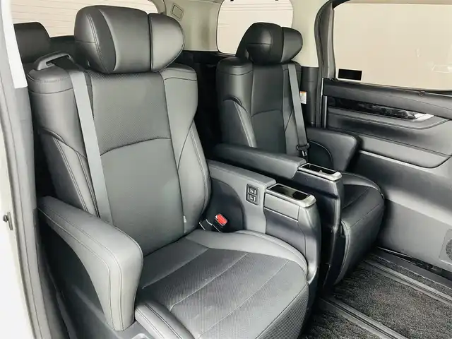 トヨタ アルファード S Cパッケージ 福島県 2020(令2)年 6万km ホワイトパールクリスタルシャイン トヨタセーフティーセンス/・衝突軽減ブレーキ/・レーンディパーチャーアラート/・レーダークルーズコントロール/・道路標識認識/・発進遅れ告知機能/純正12.1型フリップダウンモニター（V12T-R68C）/純正メモリナビ/・フルセグTV（TVキャンセルあり）/・CD/DVDデッキ（グローブBOX）/・バックカメラ/・ビルトインETC/・AM.FM/・Bluetooth/・Miracast/・USB/・ステアリングスイッチ/両側パワースライドドア/パワーバックドア/LEDヘッドライト/・フォグランプ/・オートライト/・オートマチックハイビーム/レザーシート/・パワーシート（前席＋セカンドシート）/・シートヒーター（D＋N）/・エアシート（D＋N）/・シートメモリー/・電動オットマン/純正ホイール/純正フロアマット/ドアバイザー/前後ドライブレコーダー（DC-DR652）/WAAC/スマートキー/プッシュスタート