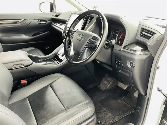 トヨタ アルファード S Cパッケージ 福島県 2020(令2)年 6万km ホワイトパールクリスタルシャイン トヨタセーフティーセンス/・衝突軽減ブレーキ/・レーンディパーチャーアラート/・レーダークルーズコントロール/・道路標識認識/・発進遅れ告知機能/純正12.1型フリップダウンモニター（V12T-R68C）/純正メモリナビ/・フルセグTV（TVキャンセルあり）/・CD/DVDデッキ（グローブBOX）/・バックカメラ/・ビルトインETC/・AM.FM/・Bluetooth/・Miracast/・USB/・ステアリングスイッチ/両側パワースライドドア/パワーバックドア/LEDヘッドライト/・フォグランプ/・オートライト/・オートマチックハイビーム/レザーシート/・パワーシート（前席＋セカンドシート）/・シートヒーター（D＋N）/・エアシート（D＋N）/・シートメモリー/・電動オットマン/純正ホイール/純正フロアマット/ドアバイザー/前後ドライブレコーダー（DC-DR652）/WAAC/スマートキー/プッシュスタート