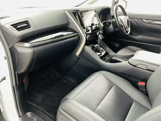 トヨタ アルファード S Cパッケージ 福島県 2020(令2)年 6万km ホワイトパールクリスタルシャイン トヨタセーフティーセンス/・衝突軽減ブレーキ/・レーンディパーチャーアラート/・レーダークルーズコントロール/・道路標識認識/・発進遅れ告知機能/純正12.1型フリップダウンモニター（V12T-R68C）/純正メモリナビ/・フルセグTV（TVキャンセルあり）/・CD/DVDデッキ（グローブBOX）/・バックカメラ/・ビルトインETC/・AM.FM/・Bluetooth/・Miracast/・USB/・ステアリングスイッチ/両側パワースライドドア/パワーバックドア/LEDヘッドライト/・フォグランプ/・オートライト/・オートマチックハイビーム/レザーシート/・パワーシート（前席＋セカンドシート）/・シートヒーター（D＋N）/・エアシート（D＋N）/・シートメモリー/・電動オットマン/純正ホイール/純正フロアマット/ドアバイザー/前後ドライブレコーダー（DC-DR652）/WAAC/スマートキー/プッシュスタート