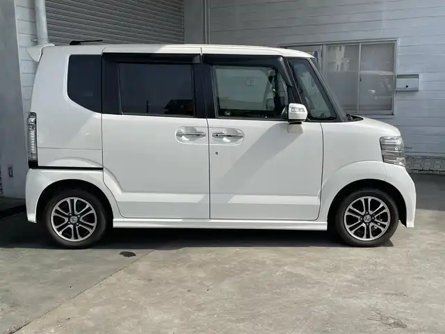 ホンダ Ｎ ＢＯＸ カスタム G SSパッケージ 茨城県 2014(平26)年 7.5万km プレミアムホワイトパール (株)IDOMが運営する【じしゃロン水戸店】の自社ローン専用車両になりますこちらは現金またはオートローンご利用時の価格です。自社ローンご希望の方は別途その旨お申付け下さい/純正7インチナビ/-ワンセグTV CD DVD SD BT-/バックカメラ/両側パワースライドドア/ステアリングスイッチ/プッシュスタート＆スマートキ