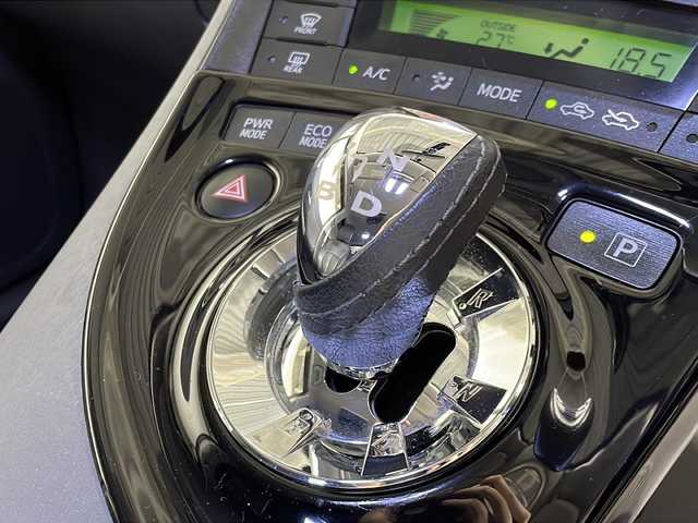 トヨタ プリウス L 福岡県 2009(平21)年 15万km アイスバーグシルバーマイカメタリック ALPINE8インチHDDナビ/・CD/DVD/BT/フルセグTV/・バックモニター/ALPINEフリップダウンモニター/クルーズコントロール/ステアリングリモコン/ETC/オートライト/・LEDヘッドライト/・フォグランプ/レザー調シートカバー/社外フロアマット