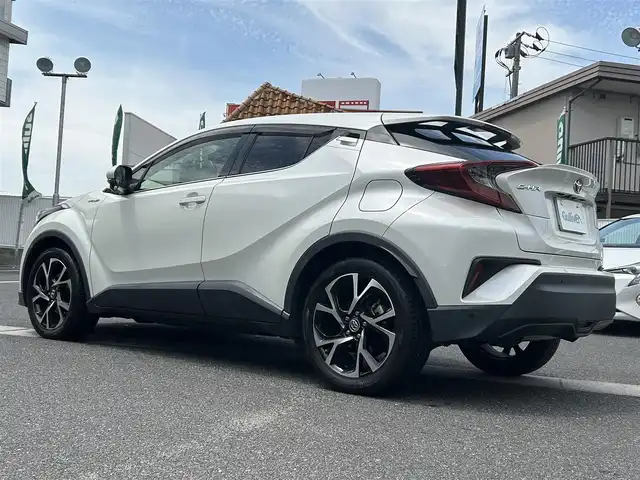 トヨタ Ｃ－ＨＲ G 岡山県 2018(平30)年 10.9万km ホワイトパールクリスタルシャイン 登録時走行距離108.936km/純正9インチナビ：NSZT-Y68T/(AM/FM/DISC/SD/TV/Bluetooth)/トヨタセーフティセンス/・プリクラッシュセーフティ/・レーダークルーズコントロール/・レーントレーシングアシスト/・オートマチックハイビーム/バックカメラ/ブラインドスポットモニター/電動パーキングブレーキ/オートブレーキホールド/スペアキー×1/ドライブレコーダー/ビルトインETC2.0/純正18インチアルミホイール/プッシュスタート/スマートキー