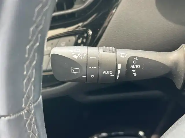 トヨタ Ｃ－ＨＲ G 岡山県 2018(平30)年 10.9万km ホワイトパールクリスタルシャイン 登録時走行距離108.936km/純正9インチナビ：NSZT-Y68T/(AM/FM/DISC/SD/TV/Bluetooth)/トヨタセーフティセンス/・プリクラッシュセーフティ/・レーダークルーズコントロール/・レーントレーシングアシスト/・オートマチックハイビーム/バックカメラ/ブラインドスポットモニター/電動パーキングブレーキ/オートブレーキホールド/スペアキー×1/ドライブレコーダー/ビルトインETC2.0/純正18インチアルミホイール/プッシュスタート/スマートキー
