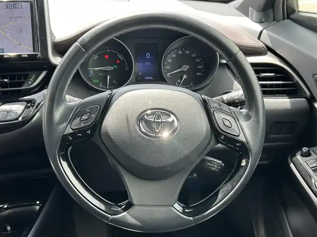 トヨタ Ｃ－ＨＲ G 岡山県 2018(平30)年 10.9万km ホワイトパールクリスタルシャイン 登録時走行距離108.936km/純正9インチナビ：NSZT-Y68T/(AM/FM/DISC/SD/TV/Bluetooth)/トヨタセーフティセンス/・プリクラッシュセーフティ/・レーダークルーズコントロール/・レーントレーシングアシスト/・オートマチックハイビーム/バックカメラ/ブラインドスポットモニター/電動パーキングブレーキ/オートブレーキホールド/スペアキー×1/ドライブレコーダー/ビルトインETC2.0/純正18インチアルミホイール/プッシュスタート/スマートキー