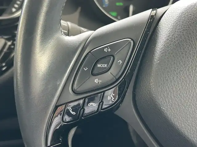 トヨタ Ｃ－ＨＲ G 岡山県 2018(平30)年 10.9万km ホワイトパールクリスタルシャイン 登録時走行距離108.936km/純正9インチナビ：NSZT-Y68T/(AM/FM/DISC/SD/TV/Bluetooth)/トヨタセーフティセンス/・プリクラッシュセーフティ/・レーダークルーズコントロール/・レーントレーシングアシスト/・オートマチックハイビーム/バックカメラ/ブラインドスポットモニター/電動パーキングブレーキ/オートブレーキホールド/スペアキー×1/ドライブレコーダー/ビルトインETC2.0/純正18インチアルミホイール/プッシュスタート/スマートキー