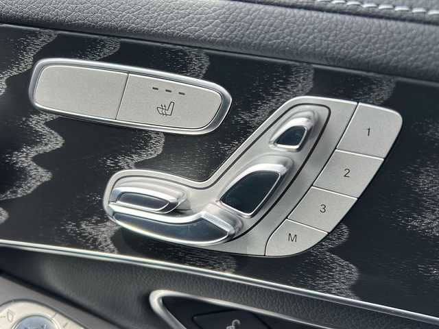 メルセデス・ベンツ ＧＬＣ２５０ 4マチック スポーツ 石川県 2017(平29)年 0.2万km オブシディアンブラック ワンオーナー/社外１９インチアルミ/全方位カメラ/ドライブレコーダー/ルーフレール/コーナーセンサー/ハンズフリーパワーバックドア/アダプティブクルーズコントロール/Bluetooth接続/純正メモリナビ/フルセグテレビ/ウィンカーミラー/プッシュスタート/ETC/LEDヘッドライト/パドルシフト