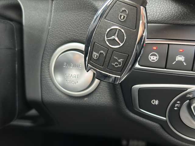 メルセデス・ベンツ ＧＬＣ２５０ 4マチック スポーツ 石川県 2017(平29)年 0.2万km オブシディアンブラック ワンオーナー/社外１９インチアルミ/全方位カメラ/ドライブレコーダー/ルーフレール/コーナーセンサー/ハンズフリーパワーバックドア/アダプティブクルーズコントロール/Bluetooth接続/純正メモリナビ/フルセグテレビ/ウィンカーミラー/プッシュスタート/ETC/LEDヘッドライト/パドルシフト