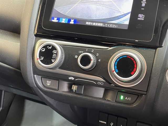 ホンダ フィット 13G Fパッケージ 岩手県 2014(平26)年 12.2万km クリスタルブラックパール 純正ナビ/AM/FM/CD/DVD/Bluetooth/フルセグTV/バックカメラ/ビルトインETC/レーンキープアシスト/横滑り防止装置/アイドリングストップ/スマートキー/プッシュスタート/電動格納ミラー/純正14インチホイールキャップ