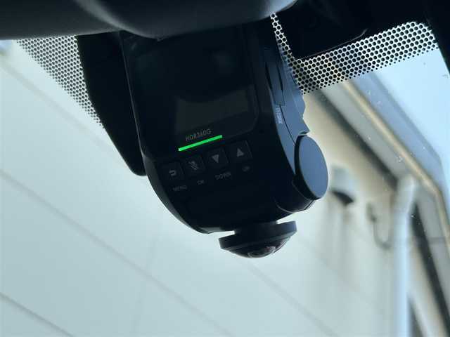 レクサス ＩＳ 300h Fスポーツ 茨城県 2013(平25)年 8.9万km プラチナムシルバーメタリック 純正ナビ/　(CD/DVD/USB/SD/Bluetooth)/フルセグテレビ/LEDヘッドライト/パドルシフト/ドライブレコーダー/　(HDR360G)/ビルドインETC/ACC/BSM/革巻きステアリング/ハーフレザーシート/DN席シートヒーター/DN席パワーシート/nanoe/純正AW/純正フロアマット/スマートキー