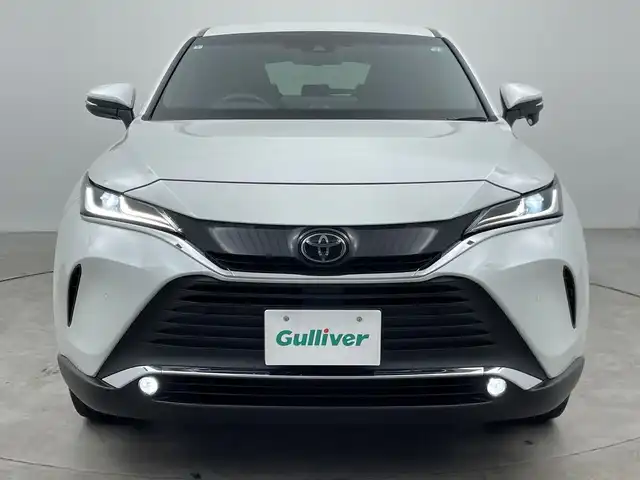 トヨタ ハリアー Z 三重県 2023(令5)年 4.1万km プラチナホワイトパールマイカ 禁煙車/純正12.3インチナビ/・Carplay・AndroidAuto・BT・USB・AM・FM/バックカメラ/プレミアムサウンドJBL/デジタルインナーミラー/ヘッドアップディスプレイ/ブラインドスポットモニター/レーントレーシングアシスト/プリクラッシュセーフティ/クリアランスソナー/リヤクロストラフィックアラート/パーキングサポートブレーキ/ロードサインアシスト/レーダークルーズコントロール/オートハイビーム/運転席パワーシート/電動リアゲート/電子パーキング/革巻きステアリング/スマートキー/スペアキー/純正フロアマット/純正19インチアルミ/保証書/取扱説明書
