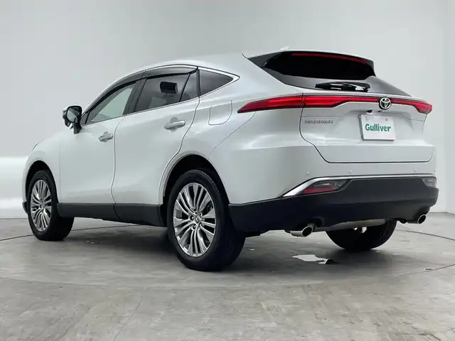 トヨタ ハリアー Z 三重県 2023(令5)年 4.1万km プラチナホワイトパールマイカ 禁煙車/純正12.3インチナビ/・Carplay・AndroidAuto・BT・USB・AM・FM/バックカメラ/プレミアムサウンドJBL/デジタルインナーミラー/ヘッドアップディスプレイ/ブラインドスポットモニター/レーントレーシングアシスト/プリクラッシュセーフティ/クリアランスソナー/リヤクロストラフィックアラート/パーキングサポートブレーキ/ロードサインアシスト/レーダークルーズコントロール/オートハイビーム/運転席パワーシート/電動リアゲート/電子パーキング/革巻きステアリング/スマートキー/スペアキー/純正フロアマット/純正19インチアルミ/保証書/取扱説明書