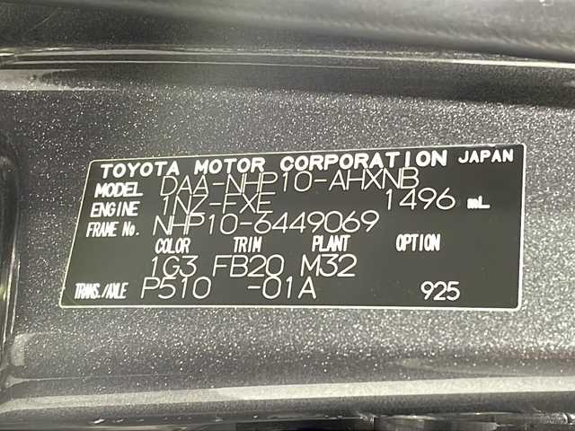 トヨタ アクア S 沖縄県 2015(平27)年 4.9万km グレーメタリック 県外仕入　/禁煙車　/純正７インチナビ（ＢＴ，フルセグ，ＣＤ／ＤＶ，ラジオ）　/バックカメラ　/ＬＥＤヘッドライト　/オートライト　/ＥＴＣ　/ドライブレコーダー　/純正フロアマット　/ステアリングリモコン　/スペアキー