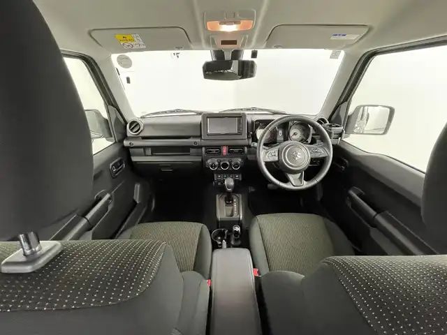 スズキ ジムニー XC 道央・札幌 2024(令6)年 2万km ジャングルグリーン ・４WD/・オープンカントリーホワイトレタータイヤ/・ルーフキャリア/・社外ナビ/・フルセグ/・ETC/・衝突軽減ブレーキ/・クルーズコントロール/・レーンキープアシスト/・前席シートヒーター/・アイドリングストップ/・ダウンヒルアシストコントロール/・LEDヘッドライト/・ヘッドライトウォッシャー/・純正フロアマット/・純正16インチAW