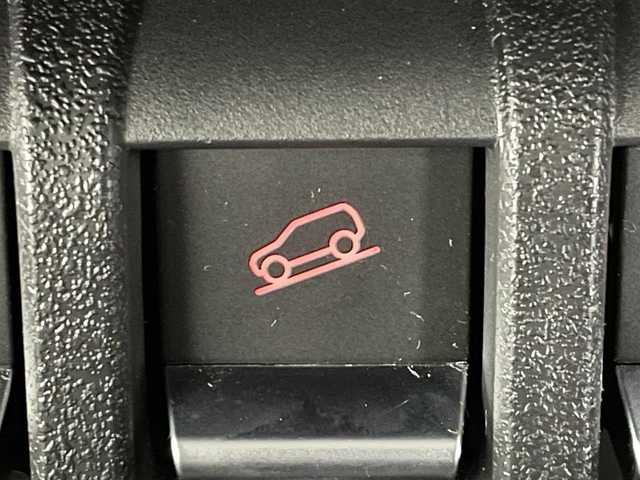 スズキ ジムニー XC 道央・札幌 2024(令6)年 2万km ジャングルグリーン ・４WD/・オープンカントリーホワイトレタータイヤ/・ルーフキャリア/・社外ナビ/・フルセグ/・ETC/・衝突軽減ブレーキ/・クルーズコントロール/・レーンキープアシスト/・前席シートヒーター/・アイドリングストップ/・ダウンヒルアシストコントロール/・LEDヘッドライト/・ヘッドライトウォッシャー/・純正フロアマット/・純正16インチAW