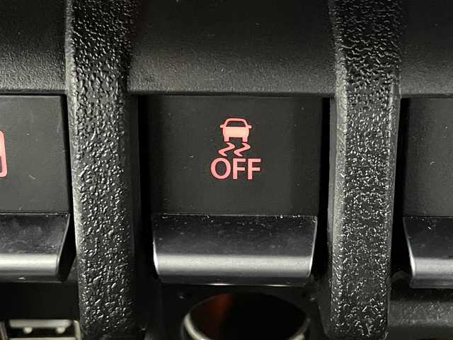 スズキ ジムニー XC 道央・札幌 2024(令6)年 2万km ジャングルグリーン ・４WD/・オープンカントリーホワイトレタータイヤ/・ルーフキャリア/・社外ナビ/・フルセグ/・ETC/・衝突軽減ブレーキ/・クルーズコントロール/・レーンキープアシスト/・前席シートヒーター/・アイドリングストップ/・ダウンヒルアシストコントロール/・LEDヘッドライト/・ヘッドライトウォッシャー/・純正フロアマット/・純正16インチAW