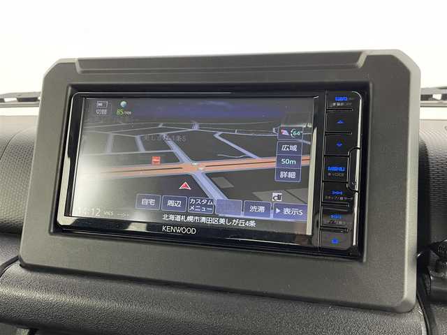 スズキ ジムニー XC 道央・札幌 2024(令6)年 2万km ジャングルグリーン ・４WD/・オープンカントリーホワイトレタータイヤ/・ルーフキャリア/・社外ナビ/・フルセグ/・ETC/・衝突軽減ブレーキ/・クルーズコントロール/・レーンキープアシスト/・前席シートヒーター/・アイドリングストップ/・ダウンヒルアシストコントロール/・LEDヘッドライト/・ヘッドライトウォッシャー/・純正フロアマット/・純正16インチAW