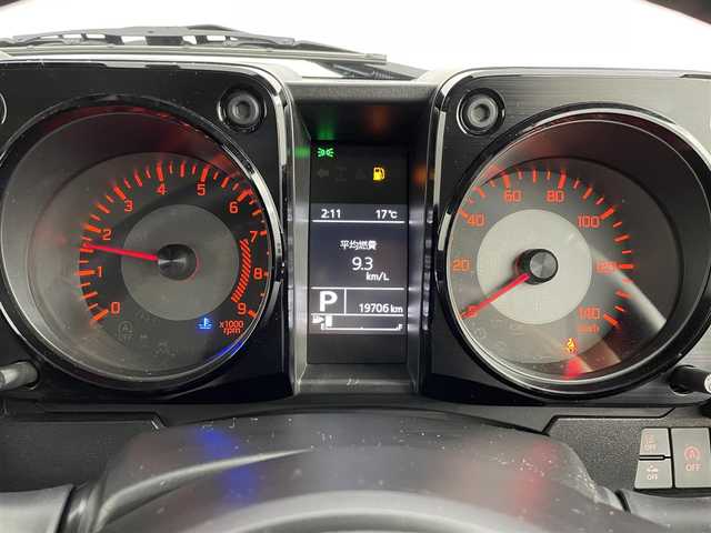 スズキ ジムニー XC 道央・札幌 2024(令6)年 2万km ジャングルグリーン ・４WD/・オープンカントリーホワイトレタータイヤ/・ルーフキャリア/・社外ナビ/・フルセグ/・ETC/・衝突軽減ブレーキ/・クルーズコントロール/・レーンキープアシスト/・前席シートヒーター/・アイドリングストップ/・ダウンヒルアシストコントロール/・LEDヘッドライト/・ヘッドライトウォッシャー/・純正フロアマット/・純正16インチAW