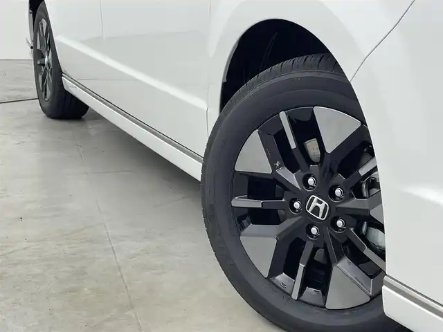 ホンダ ステップワゴン スパーダ eHEV 福岡県 2025(令7)年 0.1千km プラチナムホワイトパール 登録済未使用車　/純正１１．４型ナビ/フルセグTV　/バックカメラ　/アダプティブクルーズコントロール　/コーナーセンサー　/衝突軽減ブレーキ　/レーンキープ　/ブラインドスポットモニター　/アクセル踏み間違い防止　/パドルシフト　/両側電動スライドドア　/パワーバックドア　/ハーフレザーシート　/シートヒーター　/Wエアコン　/純正１６インチアルミホイール