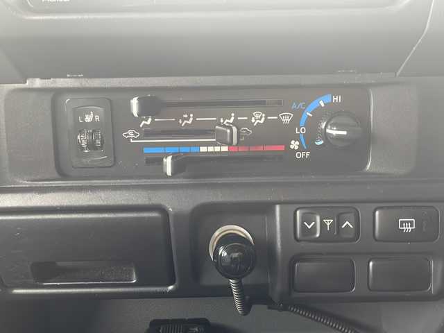 トヨタ ランドクルーザー 鳥取県 2015(平27)年 10万km ベージュ ワンオーナー/30thエンブレム/30th背面ソフトカバー/JAOS製16インチAW/全面クリアガラス/純正タンレザー車検証ケース/純正キーBOX/純正キーレスx２個/トランスファ4WD/５速マニュアル/センターデフロック/社外メモリナビ/フルセグ・Bluetooth/バックカメラ/社外後席モニター/社外ドライブレコーダー/リアクーラー・ヒーター/前席シートヒーター/純正ゴムマット/サイドステップ/電動オートアンテナ/メッキグリル/純正AWスタットレス4本積込/保証書・取説