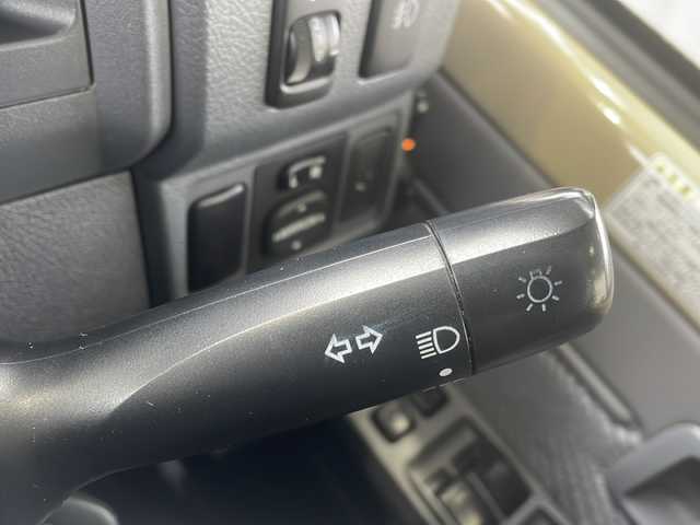 トヨタ ランドクルーザー 鳥取県 2015(平27)年 10万km ベージュ ワンオーナー/30thエンブレム/30th背面ソフトカバー/JAOS製16インチAW/全面クリアガラス/純正タンレザー車検証ケース/純正キーBOX/純正キーレスx２個/トランスファ4WD/５速マニュアル/センターデフロック/社外メモリナビ/フルセグ・Bluetooth/バックカメラ/社外後席モニター/社外ドライブレコーダー/リアクーラー・ヒーター/前席シートヒーター/純正ゴムマット/サイドステップ/電動オートアンテナ/メッキグリル/純正AWスタットレス4本積込/保証書・取説