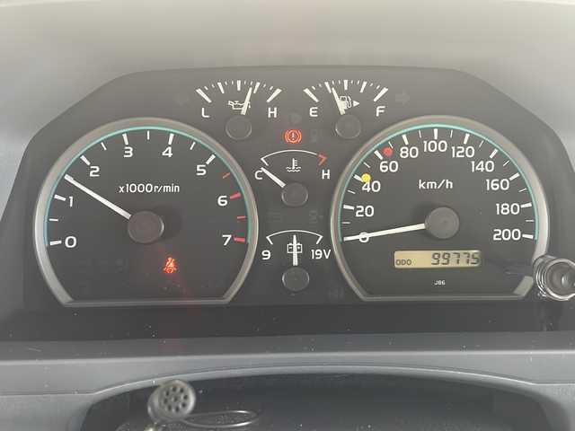 トヨタ ランドクルーザー 鳥取県 2015(平27)年 10万km ベージュ ワンオーナー/30thエンブレム/30th背面ソフトカバー/JAOS製16インチAW/全面クリアガラス/純正タンレザー車検証ケース/純正キーBOX/純正キーレスx２個/トランスファ4WD/５速マニュアル/センターデフロック/社外メモリナビ/フルセグ・Bluetooth/バックカメラ/社外後席モニター/社外ドライブレコーダー/リアクーラー・ヒーター/前席シートヒーター/純正ゴムマット/サイドステップ/電動オートアンテナ/メッキグリル/純正AWスタットレス4本積込/保証書・取説