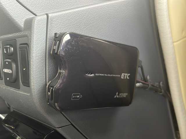 トヨタ ランドクルーザー 鳥取県 2015(平27)年 10万km ベージュ ワンオーナー/30thエンブレム/30th背面ソフトカバー/JAOS製16インチAW/全面クリアガラス/純正タンレザー車検証ケース/純正キーBOX/純正キーレスx２個/トランスファ4WD/５速マニュアル/センターデフロック/社外メモリナビ/フルセグ・Bluetooth/バックカメラ/社外後席モニター/社外ドライブレコーダー/リアクーラー・ヒーター/前席シートヒーター/純正ゴムマット/サイドステップ/電動オートアンテナ/メッキグリル/純正AWスタットレス4本積込/保証書・取説