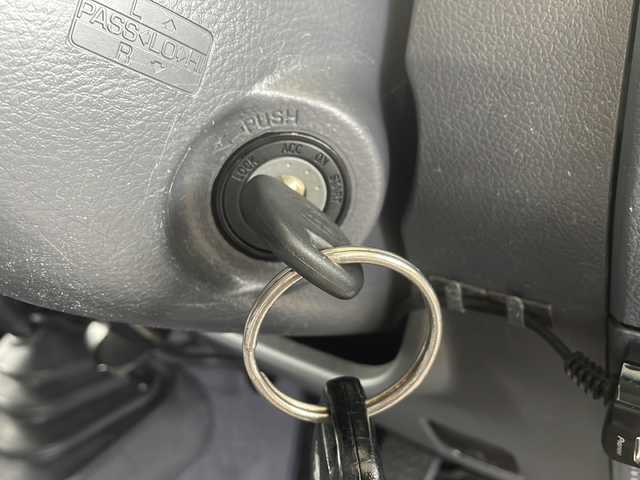 トヨタ ランドクルーザー 鳥取県 2015(平27)年 10万km ベージュ ワンオーナー/30thエンブレム/30th背面ソフトカバー/JAOS製16インチAW/全面クリアガラス/純正タンレザー車検証ケース/純正キーBOX/純正キーレスx２個/トランスファ4WD/５速マニュアル/センターデフロック/社外メモリナビ/フルセグ・Bluetooth/バックカメラ/社外後席モニター/社外ドライブレコーダー/リアクーラー・ヒーター/前席シートヒーター/純正ゴムマット/サイドステップ/電動オートアンテナ/メッキグリル/純正AWスタットレス4本積込/保証書・取説