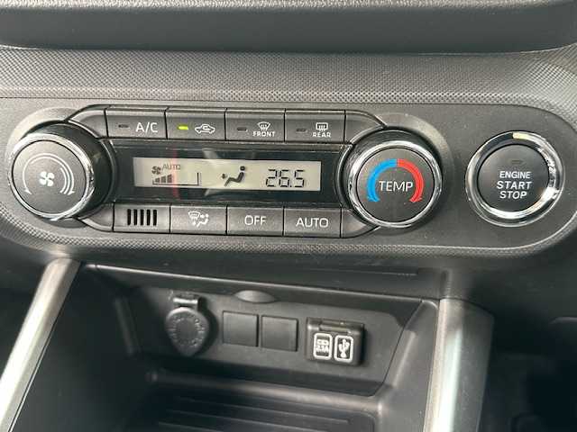 ダイハツ ロッキー X 茨城県 2020(令2)年 6.5万km ブラックマイカメタリック ワンオーナー/モデリスタエアロ/純正SDナビ(NMZK-W700D)/ 【フルセグ/Bluetooth/CD/DVD】/バックカメラ/ETC/ドライブレコーダー(フロント)/LEDヘッドライト/ヘッドライトレベライザー/コーナーセンサー/ステアリングスイッチ/スマートキー/エンジンプッシュスタート/純正16インチアルミホイール/取扱説明書/新車時保証書/スペアキー×1