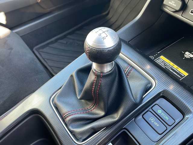 ホンダ シビック EX 三重県 2021(令3)年 3.6万km ソニックグレーパール 純正９型ＨＯＮＤＡＣＯＮＮＥＣＴＯディスプレイナビ/ＢＳＭ/ＥＴＣ２．０/６速ＭＴ/前席シートヒーター/ワイヤレス充電/ＵＳＢタイプＣ充電ポート/ＢＯＳＥサウンド/レーダークルーズコントロール/レーンキープアシスト/ハーフレザーシート/ステアリングアシスト/ステアリングスイッチ/禁煙車