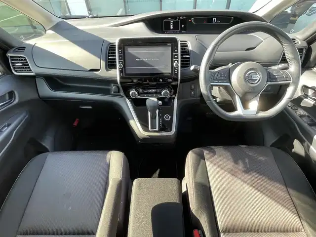 日産 セレナ ハイウェイスター Vセレクション 香川県 2017(平29)年 5万km ダイヤモンドブラック 純正9型メモリナビ/インテリジェントエマージェンシーブレーキ（衝突被害軽減ブレーキ）/インテリジェントパーキングアシスト/踏み間違い衝突防止アシスト/車線逸脱警報/VDC（ビークルダイナミクスコントロール）/EBD（電子制動力配分装置）/衝突安全ボディ/LEDヘッドランプ/盗難防止システム/バックカメラ/クリアランスソナー/後席モニター/電動スライドドア/クリアランスソナー/純正16インチアルミホイール/LEDヘッドライト/レーダークルーズコントロール/プッシュスタート/スマートキー/ETC