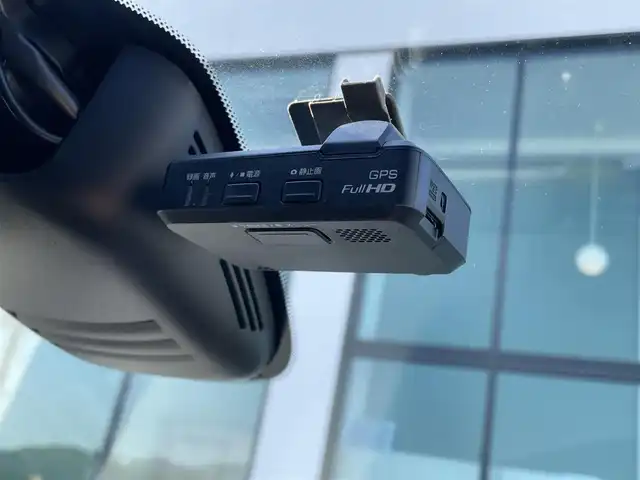 日産 セレナ ハイウェイスター Vセレクション 香川県 2017(平29)年 5万km ダイヤモンドブラック 純正9型メモリナビ/インテリジェントエマージェンシーブレーキ（衝突被害軽減ブレーキ）/インテリジェントパーキングアシスト/踏み間違い衝突防止アシスト/車線逸脱警報/VDC（ビークルダイナミクスコントロール）/EBD（電子制動力配分装置）/衝突安全ボディ/LEDヘッドランプ/盗難防止システム/バックカメラ/クリアランスソナー/後席モニター/電動スライドドア/クリアランスソナー/純正16インチアルミホイール/LEDヘッドライト/レーダークルーズコントロール/プッシュスタート/スマートキー/ETC