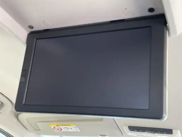 日産 セレナ ハイウェイスター Vセレクション 香川県 2017(平29)年 5万km ダイヤモンドブラック 純正9型メモリナビ/インテリジェントエマージェンシーブレーキ（衝突被害軽減ブレーキ）/インテリジェントパーキングアシスト/踏み間違い衝突防止アシスト/車線逸脱警報/VDC（ビークルダイナミクスコントロール）/EBD（電子制動力配分装置）/衝突安全ボディ/LEDヘッドランプ/盗難防止システム/バックカメラ/クリアランスソナー/後席モニター/電動スライドドア/クリアランスソナー/純正16インチアルミホイール/LEDヘッドライト/レーダークルーズコントロール/プッシュスタート/スマートキー/ETC