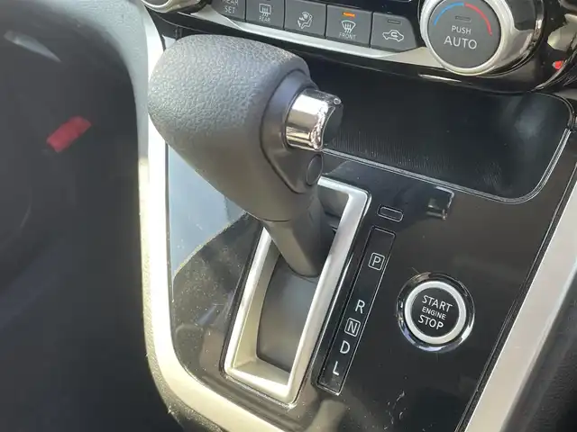 日産 セレナ ハイウェイスター Vセレクション 香川県 2017(平29)年 5万km ダイヤモンドブラック 純正9型メモリナビ/インテリジェントエマージェンシーブレーキ（衝突被害軽減ブレーキ）/インテリジェントパーキングアシスト/踏み間違い衝突防止アシスト/車線逸脱警報/VDC（ビークルダイナミクスコントロール）/EBD（電子制動力配分装置）/衝突安全ボディ/LEDヘッドランプ/盗難防止システム/バックカメラ/クリアランスソナー/後席モニター/電動スライドドア/クリアランスソナー/純正16インチアルミホイール/LEDヘッドライト/レーダークルーズコントロール/プッシュスタート/スマートキー/ETC