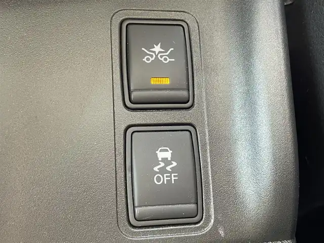 日産 セレナ ハイウェイスター Vセレクション 香川県 2017(平29)年 5万km ダイヤモンドブラック 純正9型メモリナビ/インテリジェントエマージェンシーブレーキ（衝突被害軽減ブレーキ）/インテリジェントパーキングアシスト/踏み間違い衝突防止アシスト/車線逸脱警報/VDC（ビークルダイナミクスコントロール）/EBD（電子制動力配分装置）/衝突安全ボディ/LEDヘッドランプ/盗難防止システム/バックカメラ/クリアランスソナー/後席モニター/電動スライドドア/クリアランスソナー/純正16インチアルミホイール/LEDヘッドライト/レーダークルーズコントロール/プッシュスタート/スマートキー/ETC