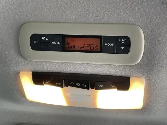 日産 セレナ ハイウェイスター Vセレクション 香川県 2017(平29)年 5万km ダイヤモンドブラック 純正9型メモリナビ/インテリジェントエマージェンシーブレーキ（衝突被害軽減ブレーキ）/インテリジェントパーキングアシスト/踏み間違い衝突防止アシスト/車線逸脱警報/VDC（ビークルダイナミクスコントロール）/EBD（電子制動力配分装置）/衝突安全ボディ/LEDヘッドランプ/盗難防止システム/バックカメラ/クリアランスソナー/後席モニター/電動スライドドア/クリアランスソナー/純正16インチアルミホイール/LEDヘッドライト/レーダークルーズコントロール/プッシュスタート/スマートキー/ETC