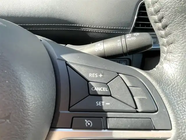 日産 セレナ ハイウェイスター Vセレクション 香川県 2017(平29)年 5万km ダイヤモンドブラック 純正9型メモリナビ/インテリジェントエマージェンシーブレーキ（衝突被害軽減ブレーキ）/インテリジェントパーキングアシスト/踏み間違い衝突防止アシスト/車線逸脱警報/VDC（ビークルダイナミクスコントロール）/EBD（電子制動力配分装置）/衝突安全ボディ/LEDヘッドランプ/盗難防止システム/バックカメラ/クリアランスソナー/後席モニター/電動スライドドア/クリアランスソナー/純正16インチアルミホイール/LEDヘッドライト/レーダークルーズコントロール/プッシュスタート/スマートキー/ETC