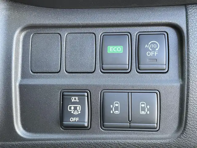 日産 セレナ ハイウェイスター Vセレクション 香川県 2017(平29)年 5万km ダイヤモンドブラック 純正9型メモリナビ/インテリジェントエマージェンシーブレーキ（衝突被害軽減ブレーキ）/インテリジェントパーキングアシスト/踏み間違い衝突防止アシスト/車線逸脱警報/VDC（ビークルダイナミクスコントロール）/EBD（電子制動力配分装置）/衝突安全ボディ/LEDヘッドランプ/盗難防止システム/バックカメラ/クリアランスソナー/後席モニター/電動スライドドア/クリアランスソナー/純正16インチアルミホイール/LEDヘッドライト/レーダークルーズコントロール/プッシュスタート/スマートキー/ETC