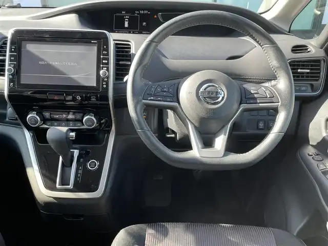 日産 セレナ ハイウェイスター Vセレクション 香川県 2017(平29)年 5万km ダイヤモンドブラック 純正9型メモリナビ/インテリジェントエマージェンシーブレーキ（衝突被害軽減ブレーキ）/インテリジェントパーキングアシスト/踏み間違い衝突防止アシスト/車線逸脱警報/VDC（ビークルダイナミクスコントロール）/EBD（電子制動力配分装置）/衝突安全ボディ/LEDヘッドランプ/盗難防止システム/バックカメラ/クリアランスソナー/後席モニター/電動スライドドア/クリアランスソナー/純正16インチアルミホイール/LEDヘッドライト/レーダークルーズコントロール/プッシュスタート/スマートキー/ETC