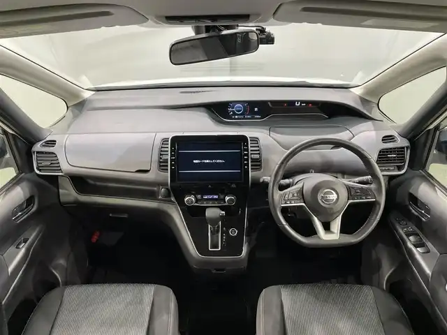 日産 セレナ ハイウェイスター V 愛知県 2020(令2)年 2.8万km ブリリアントホワイトパール 純正ナビ/CD/DVD/BT/フルセグTV/プロパイロット/衝突軽減ブレーキ/両側パワースライドドア/アラウンドビューモニター/ビルトインETC/クルーズコントロール/ドライブレコーダー/コーナーセンサー/レーンキープアシスト/パーキングアシスト/プッシュスタート/スマートキー/純正フロアマット/純正16インチアルミホイール/オートライト