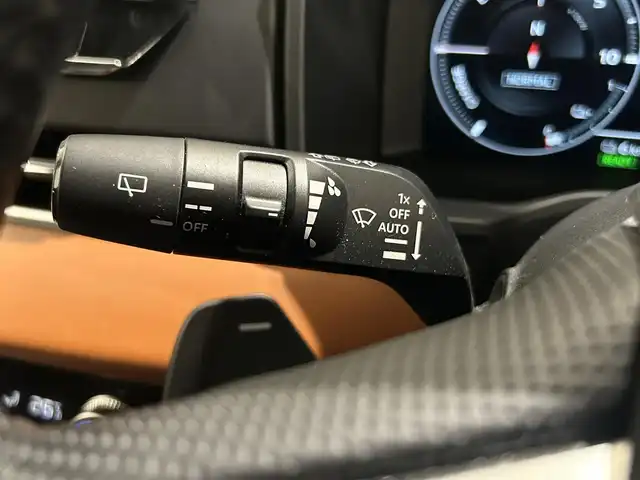 三菱 アウトランダー ＰＨＥＶ P 新潟県 2022(令4)年 5.8万km ホワイトダイヤモンド ナビゲーションシステム/・９インチＷＶＧＡディスプレイ/・地上デジタルＴＶチューナー/・BOSEプレミアムサウンドシステム/アンチロックブレーキシステム/ ブレーキアシスト/アクティブスタビリティコントロール/プリクラッシュブレーキアシスト/パワーシート/シートヒーター