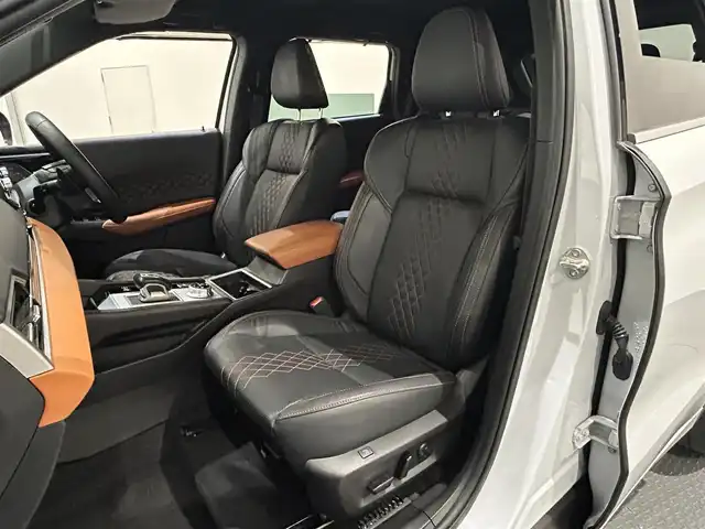 三菱 アウトランダー ＰＨＥＶ P 新潟県 2022(令4)年 5.8万km ホワイトダイヤモンド ナビゲーションシステム/・９インチＷＶＧＡディスプレイ/・地上デジタルＴＶチューナー/・BOSEプレミアムサウンドシステム/アンチロックブレーキシステム/ ブレーキアシスト/アクティブスタビリティコントロール/プリクラッシュブレーキアシスト/パワーシート/シートヒーター