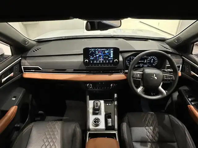 三菱 アウトランダー ＰＨＥＶ P 新潟県 2022(令4)年 5.8万km ホワイトダイヤモンド ナビゲーションシステム/・９インチＷＶＧＡディスプレイ/・地上デジタルＴＶチューナー/・BOSEプレミアムサウンドシステム/アンチロックブレーキシステム/ ブレーキアシスト/アクティブスタビリティコントロール/プリクラッシュブレーキアシスト/パワーシート/シートヒーター